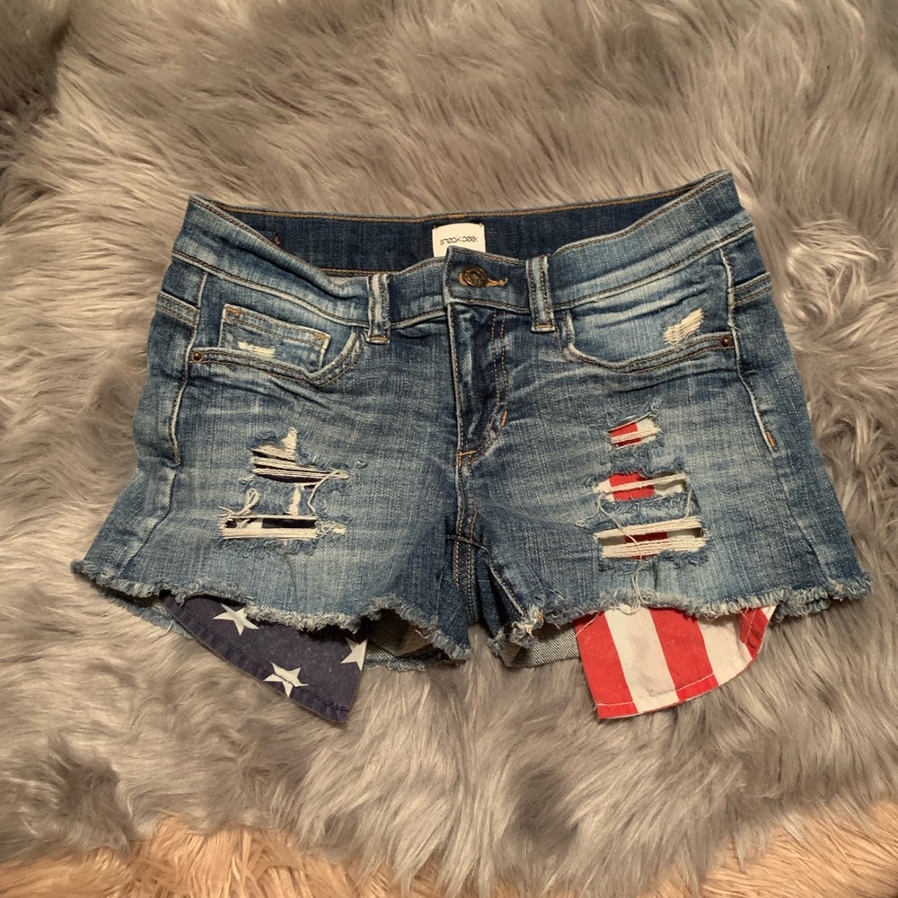 ADORABLE American Flag pocket cut-offs!
